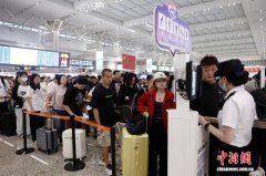 铁路上海站国庆客流迎来最高峰 预计发送旅客80万人次